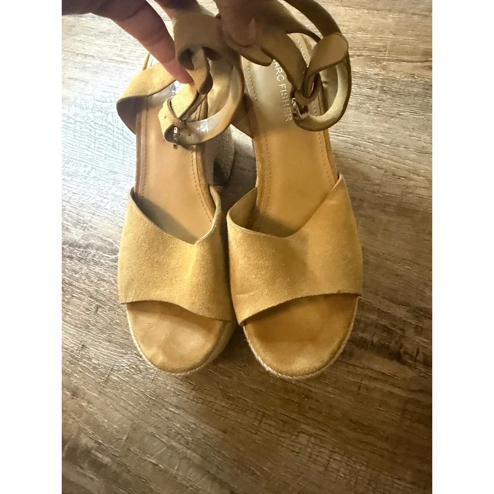 Marc Fisher Adalyn Espadrille Wedge Sandals Mustard Yellow Suede MFVOS2 Size 9M